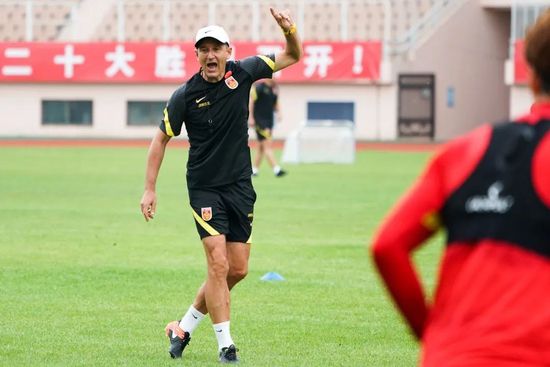 专家推荐　【东方球圣】足球7连红 奉上下午澳超：悉尼FC vs 西部联【红单策略】足球18中15 带来下午澳超：墨尔本城 VS 墨尔本胜利【盘算足红】足球17中13 带来晚间意甲：弗洛西诺尼 VS 尤文图斯今日热点赛事今日下午，悉尼FC vs 西部联，晚间欧洲顶级联赛火热进行，17中13专家东方球圣等人带来赛事解析。